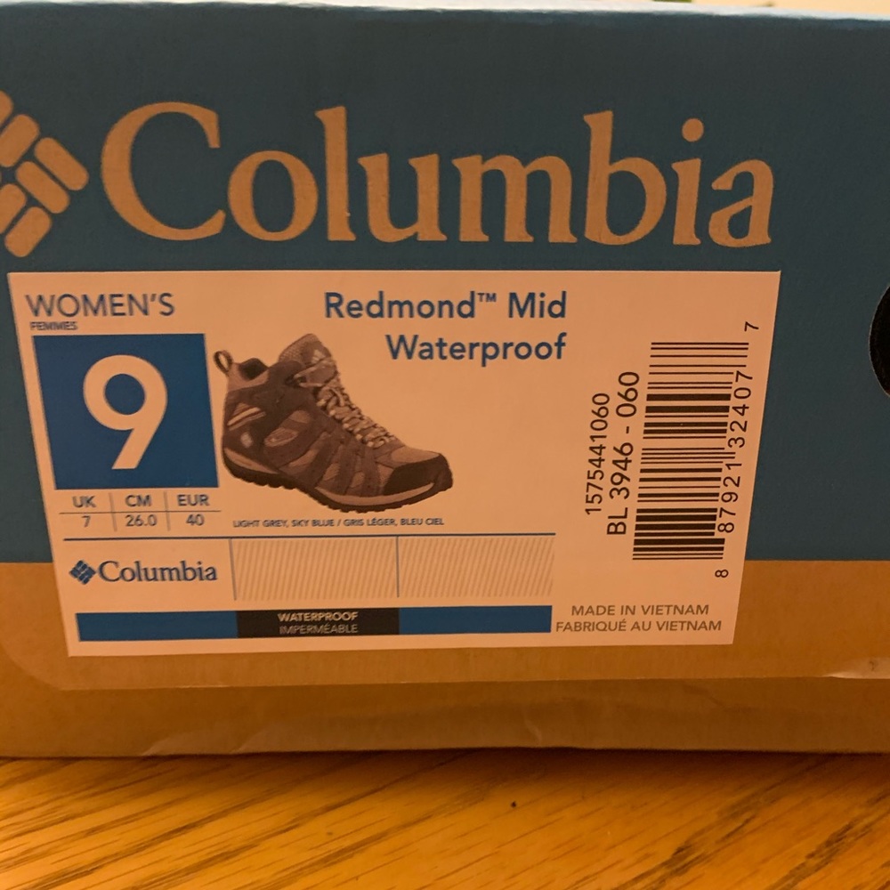 Columbia Womens Hiking Boots NEW!!!
